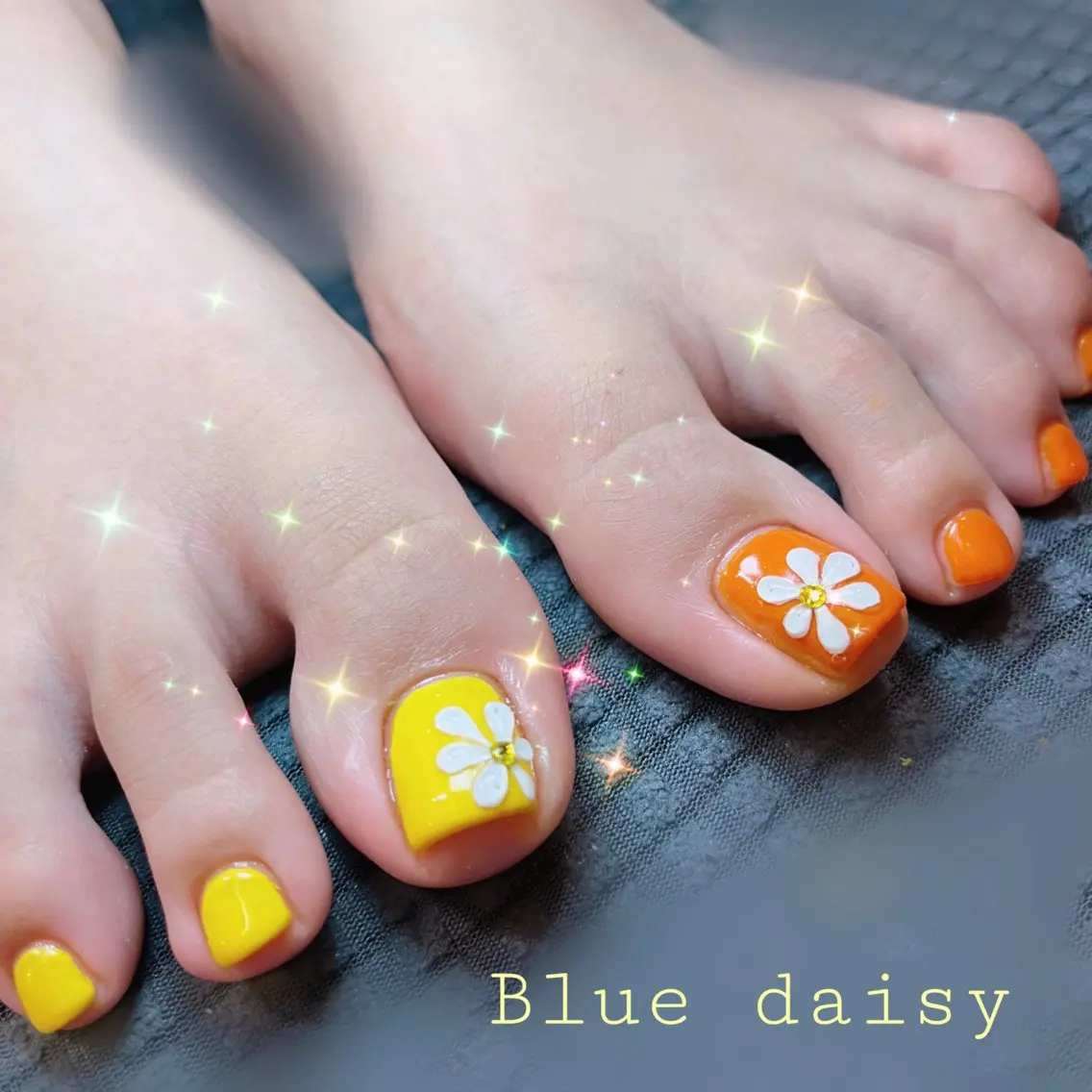 ネイル フラワーネイル フットネイル 春ネイル フットネイル BlueDaisy 栄本店のネイルデザイン