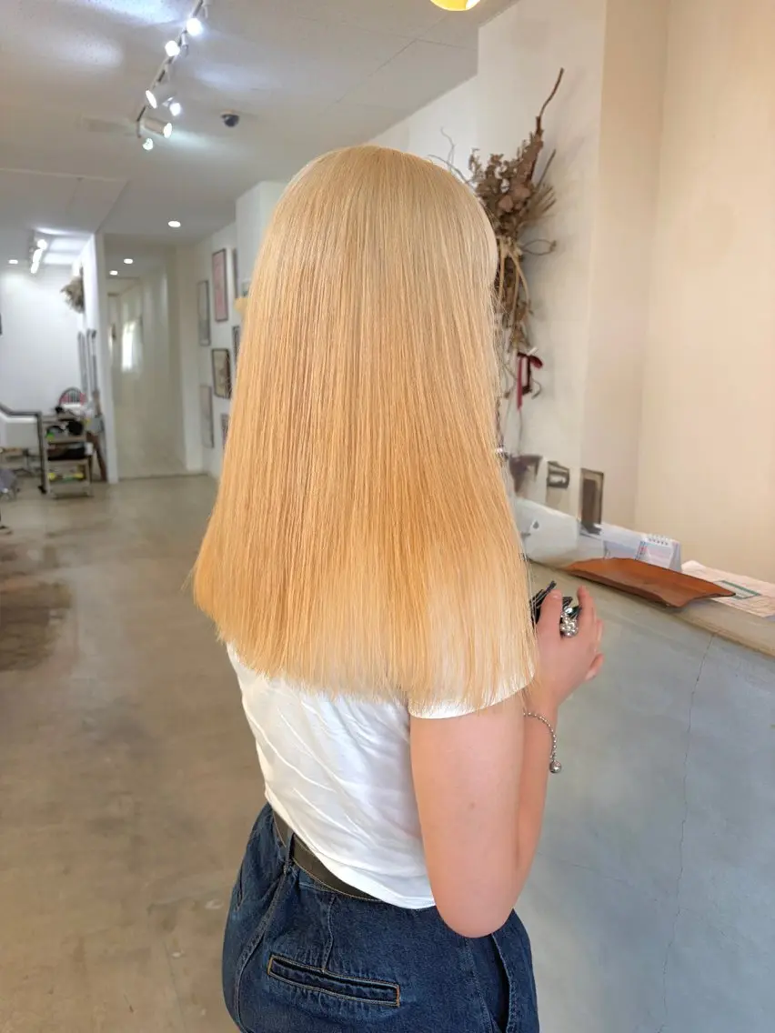 ロング カラー ブリーチ ブロンド カット ヘアカラー anjii リンのヘアスタイル