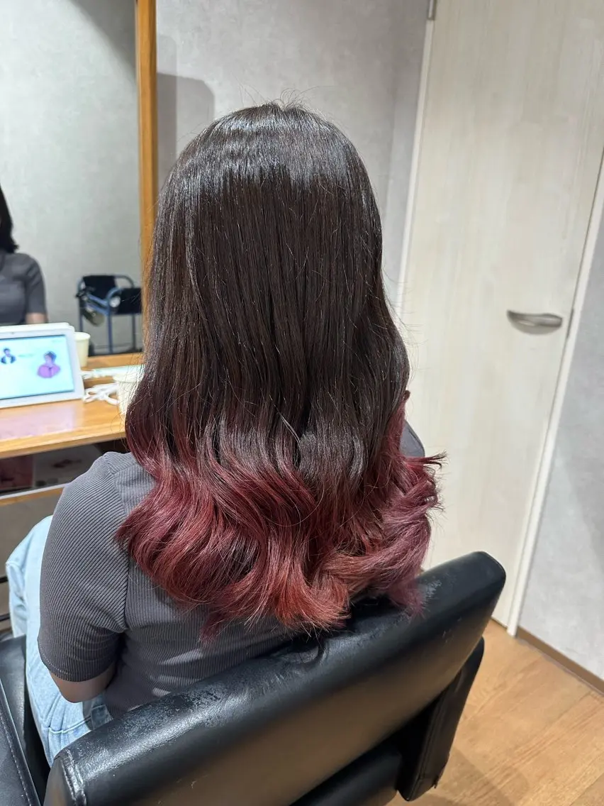 セミロング ヘアカラー ✂️秋葉原 🤍YURI🤍のヘアスタイル