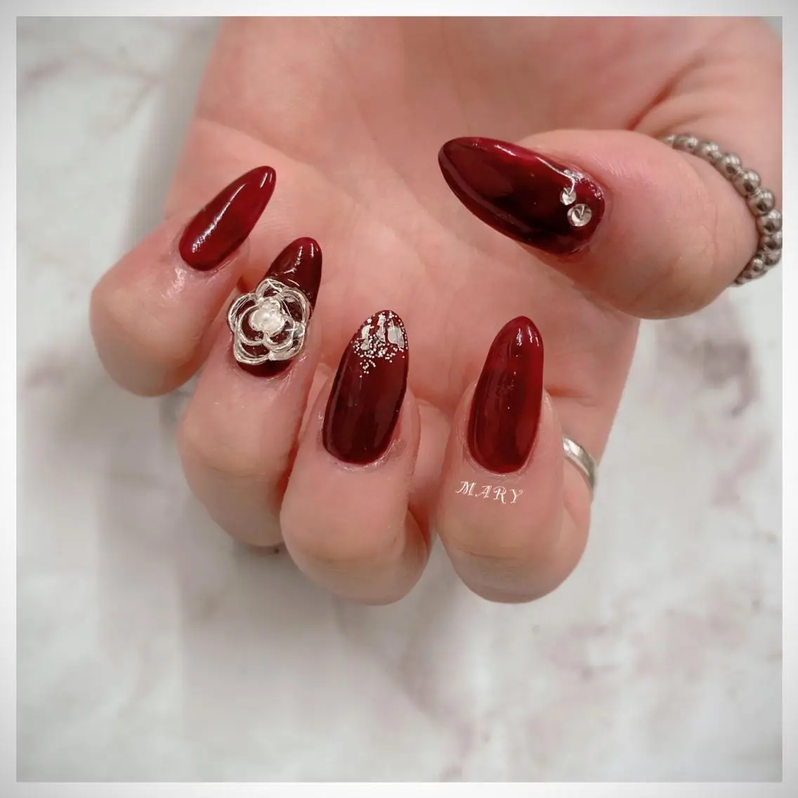 ネイル ボルドー ラメ(グリッター) ニュアンスネイル ワンカラーネイル ハンドネイル Mary nail .narumiのネイルデザイン