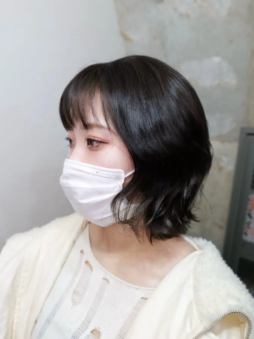 ミディアム カラー 黒髪 🤍BLEN 窓🤍のヘアスタイル