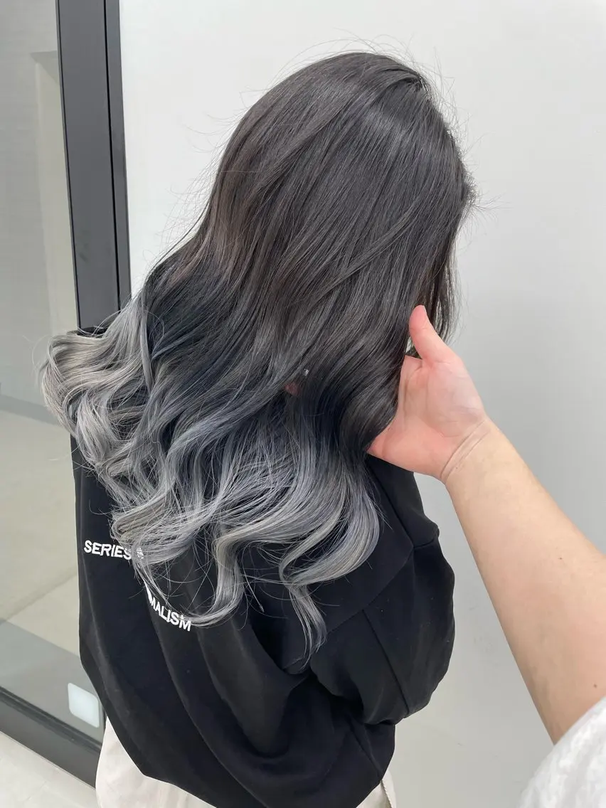 カラー グラデーションカラー BLEACHi /noeのヘアスタイル