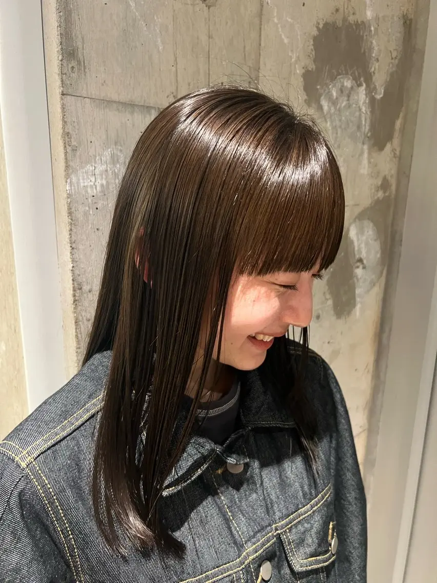 ミディアム piilo/ 岩花梨乃のヘアスタイル