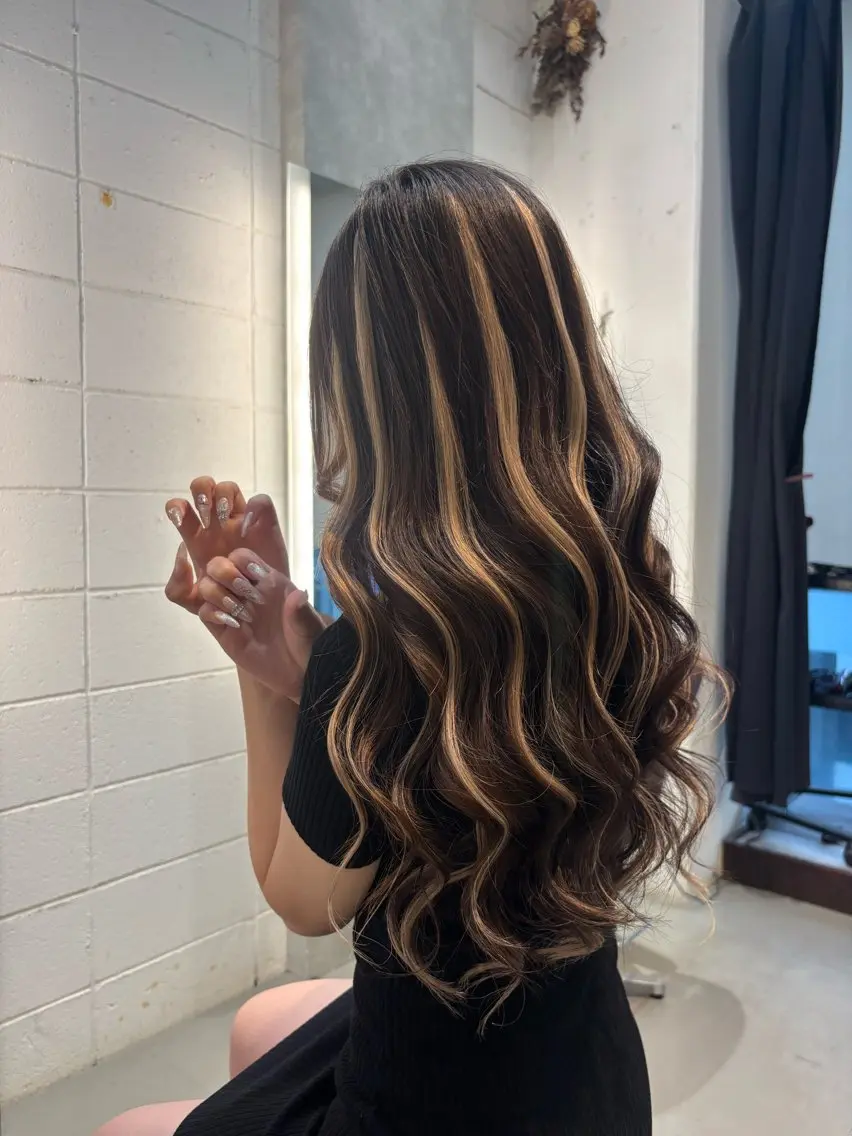 ロング エクステ ハイライト エクステ chic 米満 柚月のヘアスタイル