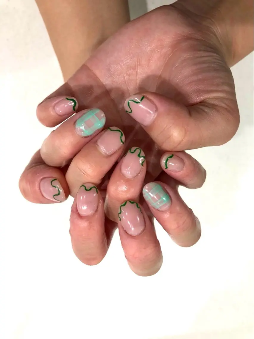 ネイル グリーン ニュアンスネイル ハンドネイル ハンドケア ジェシー ネイルのネイルデザイン