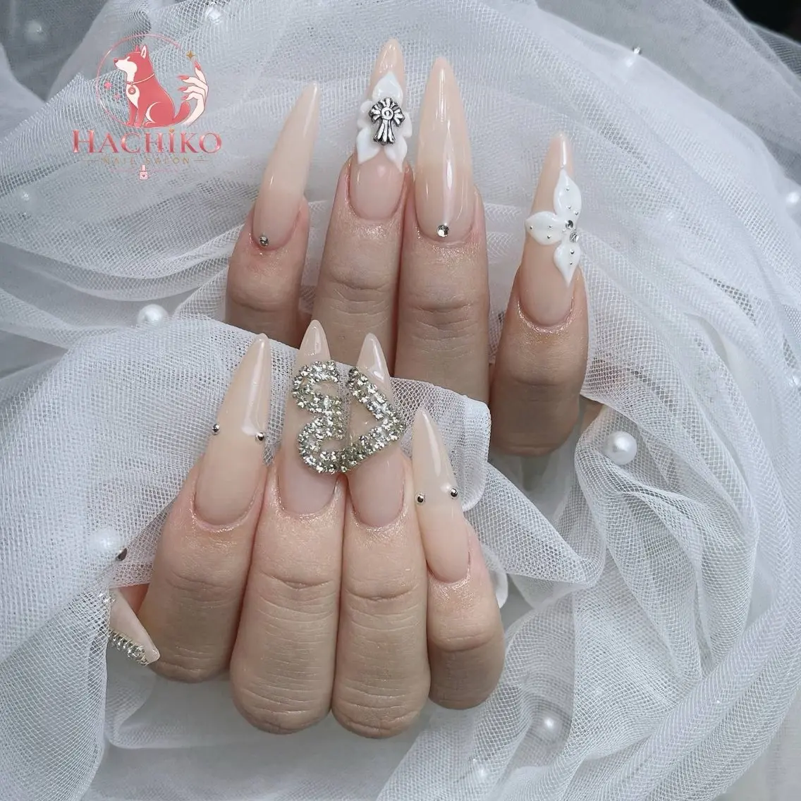 ネイル チークネイル クリアネイル ガーリー キラキラネイル 韓国ネイル ハンドネイル Hachiko Nail Salonのネイルデザイン