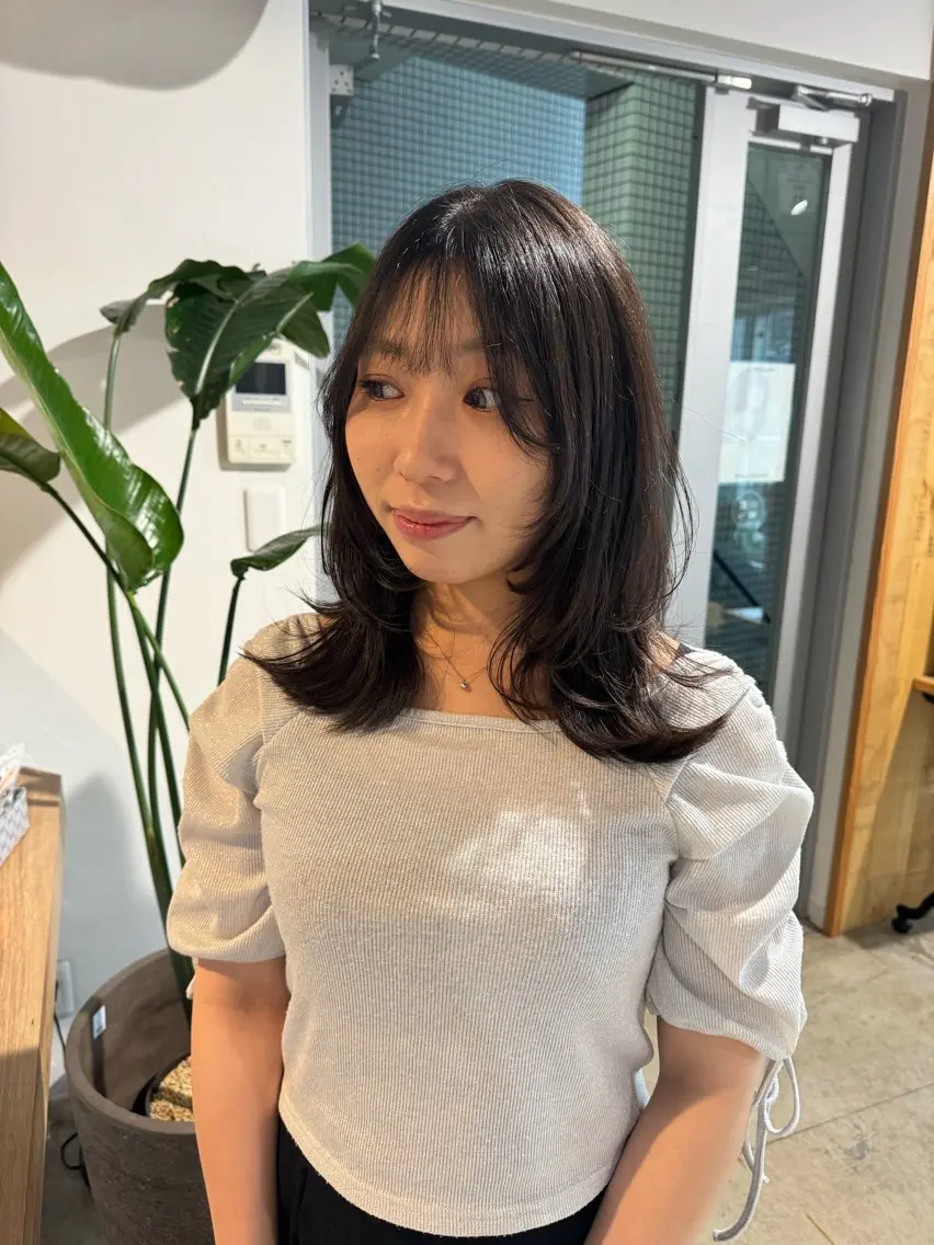 ミディアム ミディアムレイヤー レイヤーカット レイヤー/大人ボブ| ワタナベ リョウカのヘアスタイル