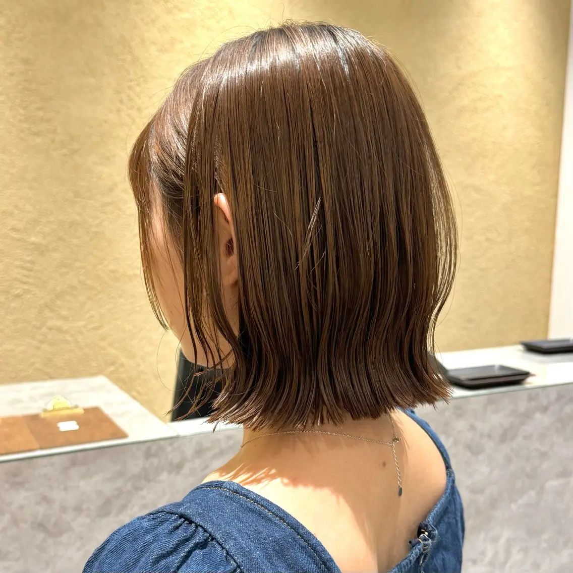 ショート 切りっぱなしボブ ボブ 外ハネヘア ヘアカラー トリートメント ひなた あゆみのヘアスタイル