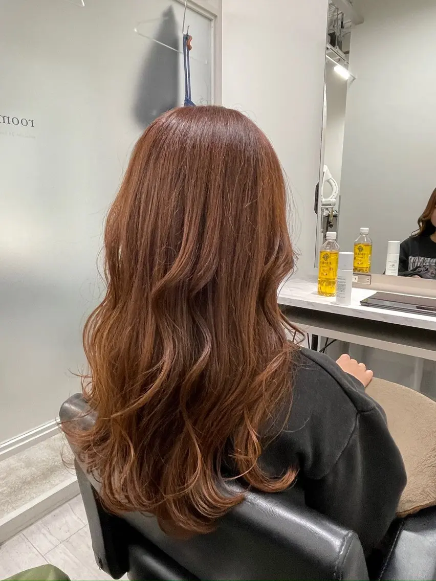 ロング カラー ベージュカラー オレンジ オレンジベージュ レイヤーカット ローレイヤー カット ヘアカラー トリートメント 末石 智のヘアスタイル