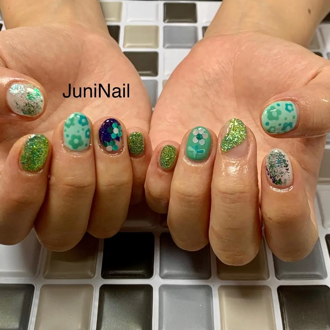 ネイル オーロラネイル クリアネイル 氷ネイル・うるうるネイル 韓国ネイル ニュアンスネイル ハンドネイル JuniNail 주니네일🇰🇷suのネイルデザイン