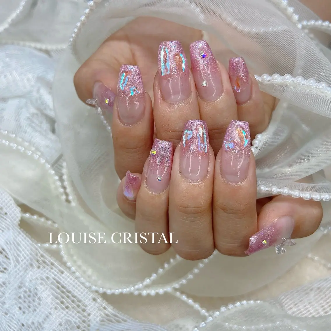 ネイル ハンドネイル LOUISE CRYSTALのネイルデザイン