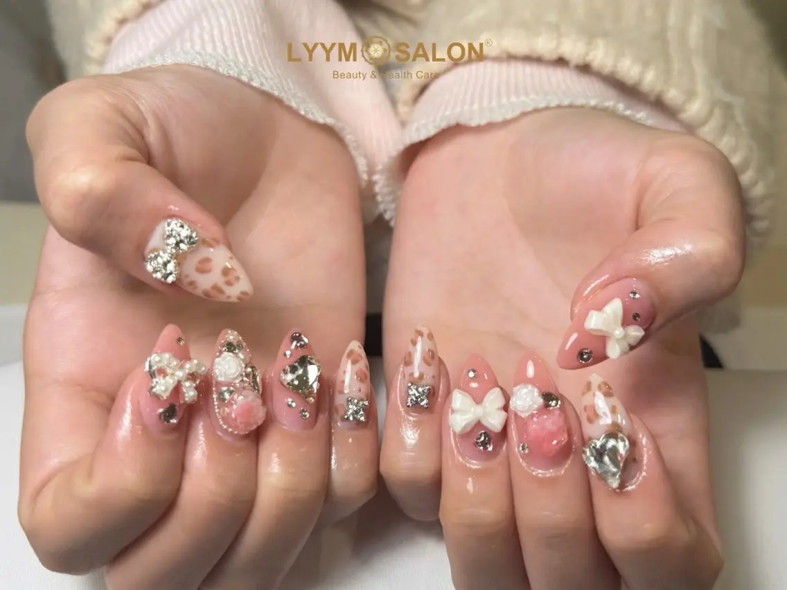 ネイル アニマル柄 ガーリー キラキラネイル 韓国ネイル ピンク ハンドネイル LYYM Salonのネイルデザイン