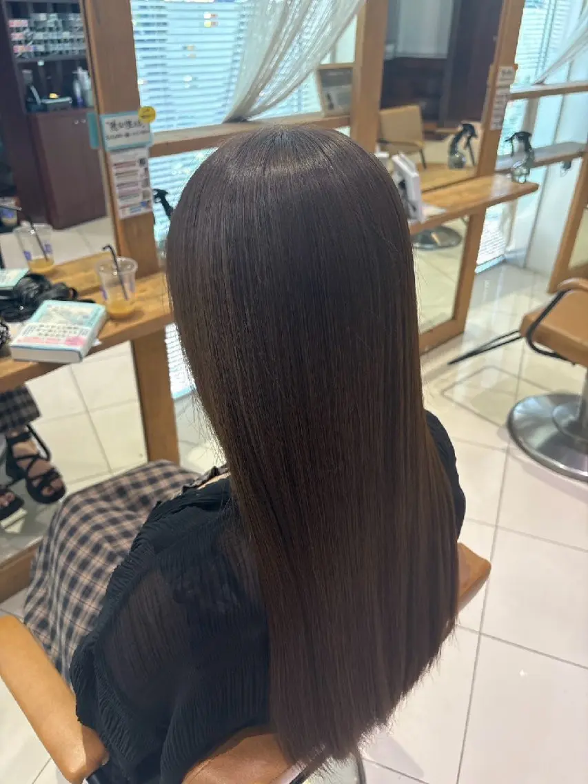 カラー ロング ブラウンカラー 透明感カラー ダブルカラー オリーブブラウン ヘアカラー 萩原 新菜のヘアスタイル