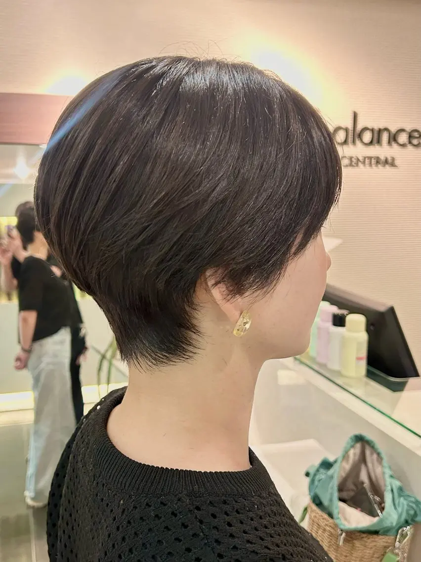 ショート カラー グレージュ ハイライトカラー ハイライト チーフデザイナー 若林　麻衣のヘアスタイル