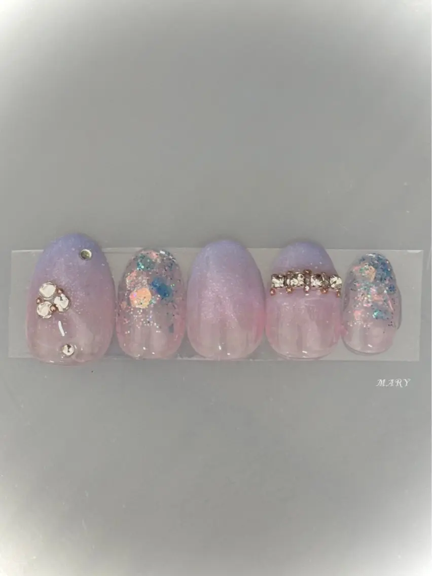 ネイル グラデーション キラキラネイル 水色 ニュアンスネイル ピンク ハンドネイル Mary nail .narumiのネイルデザイン