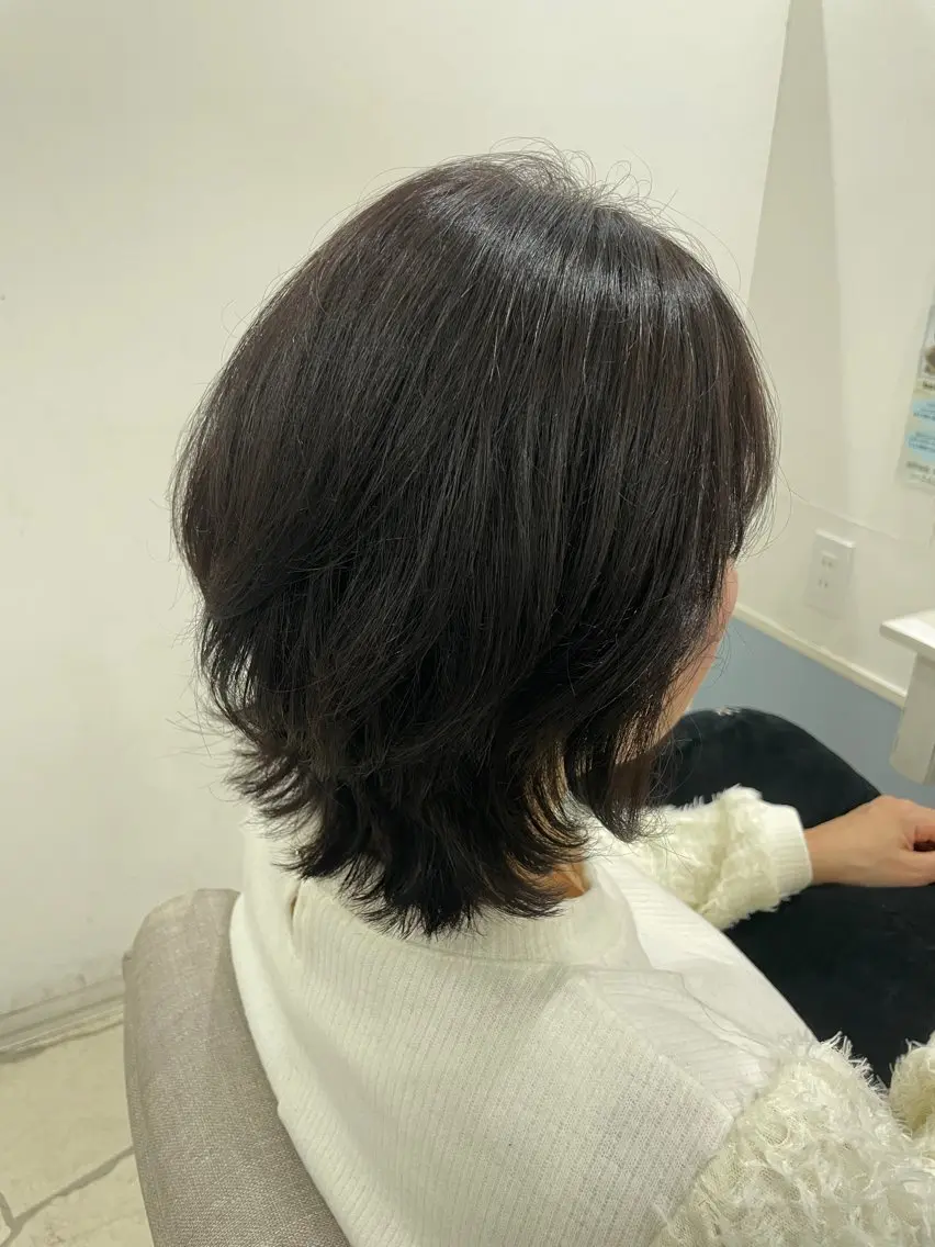 ミディアム カット ヘアカラー トリートメント やない ともみのヘアスタイル