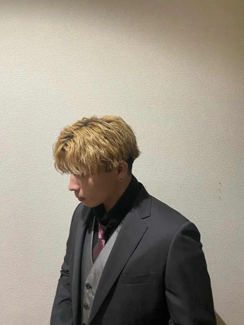 カラー メンズ メンズブリーチ ブリーチ ヘアカラー ルプラボウ 沖  大雅のヘアスタイル