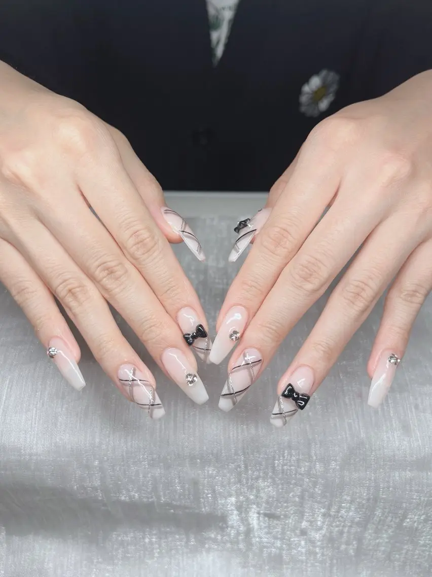 ネイル 長さ出し グラデーション キラキラネイル マグネットネイル ニュアンスネイル ハンドネイル Lee Nails チップ長さだし専門店のネイルデザイン