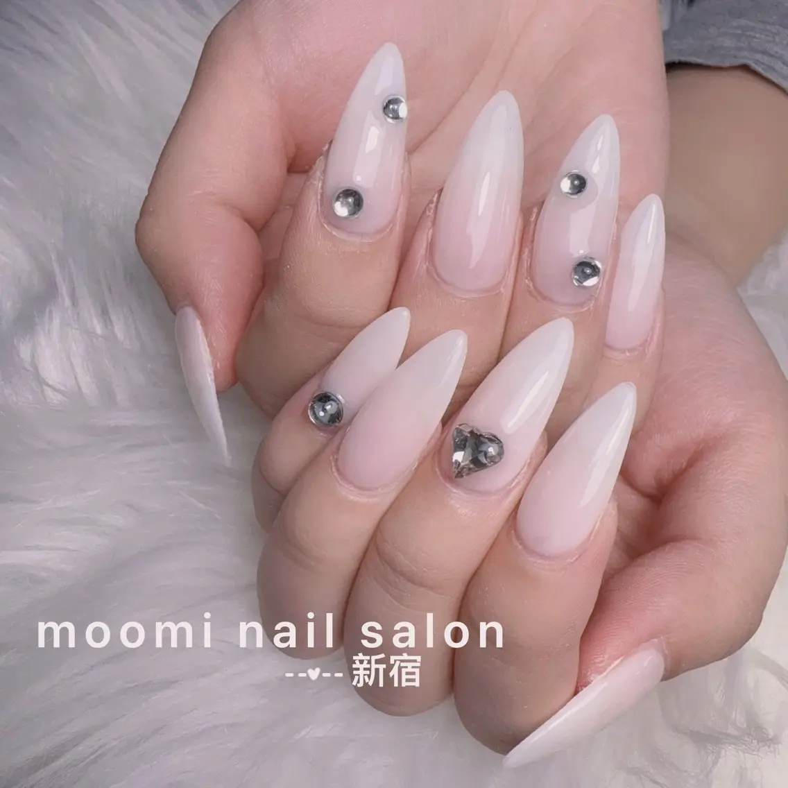 ネイル チークネイル フレンチネイル ジェルネイル グラデーション ハート ハンドネイル moomi nail スカルプ専門のネイルデザイン
