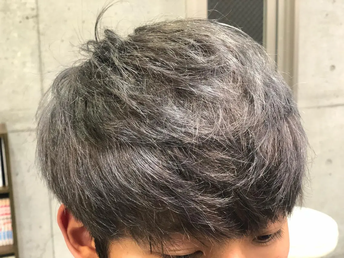 ショート カラー アッシュ ブリーチ ホワイトアッシュ 大栗 佑也  髪質改善のヘアスタイル