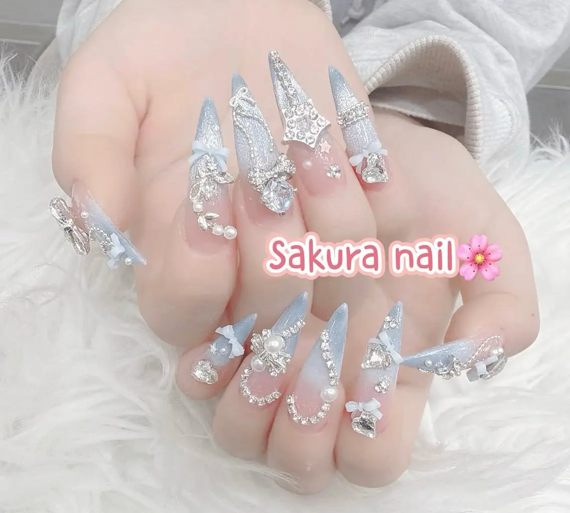 ネイル アートネイル オーロラネイル ボルドー チークネイル フレンチネイル Sakura Nail Salonのネイルデザイン
