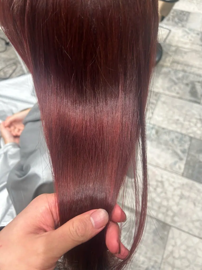 ロング カラー レッドカラー ヘアカラー トリートメント 透明感カラー 大工廻あすやのヘアスタイル