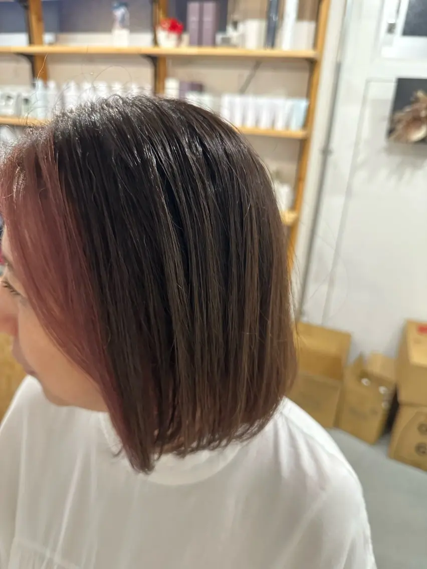 ショート カラー ミストバング フェイスフレーミング 松本 莉央のヘアスタイル