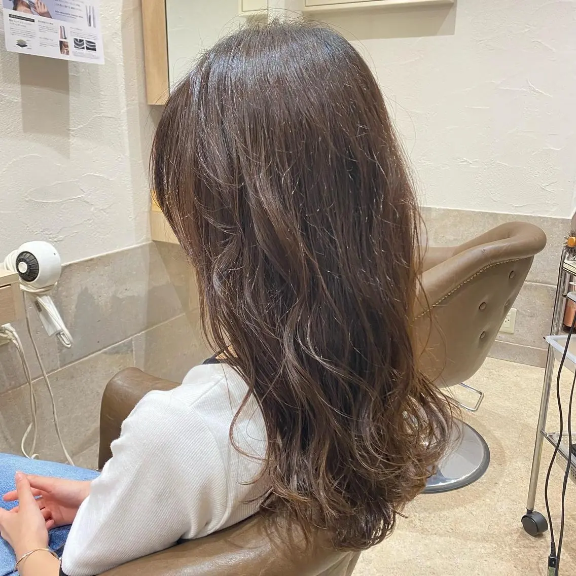ロング 辻出 綾弥のヘアスタイル