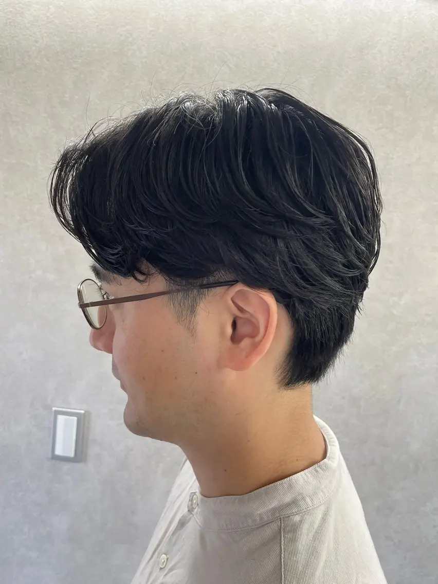 ミディアム メンズ センターパート 刈り上げ カット パーマ 工藤 洸のヘアスタイル