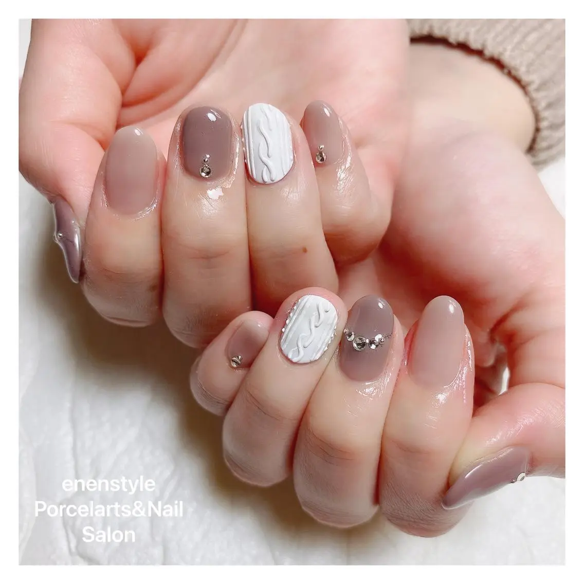 ミディアム ネイル ハンドネイル 🐾enen style 🐾のネイルデザイン