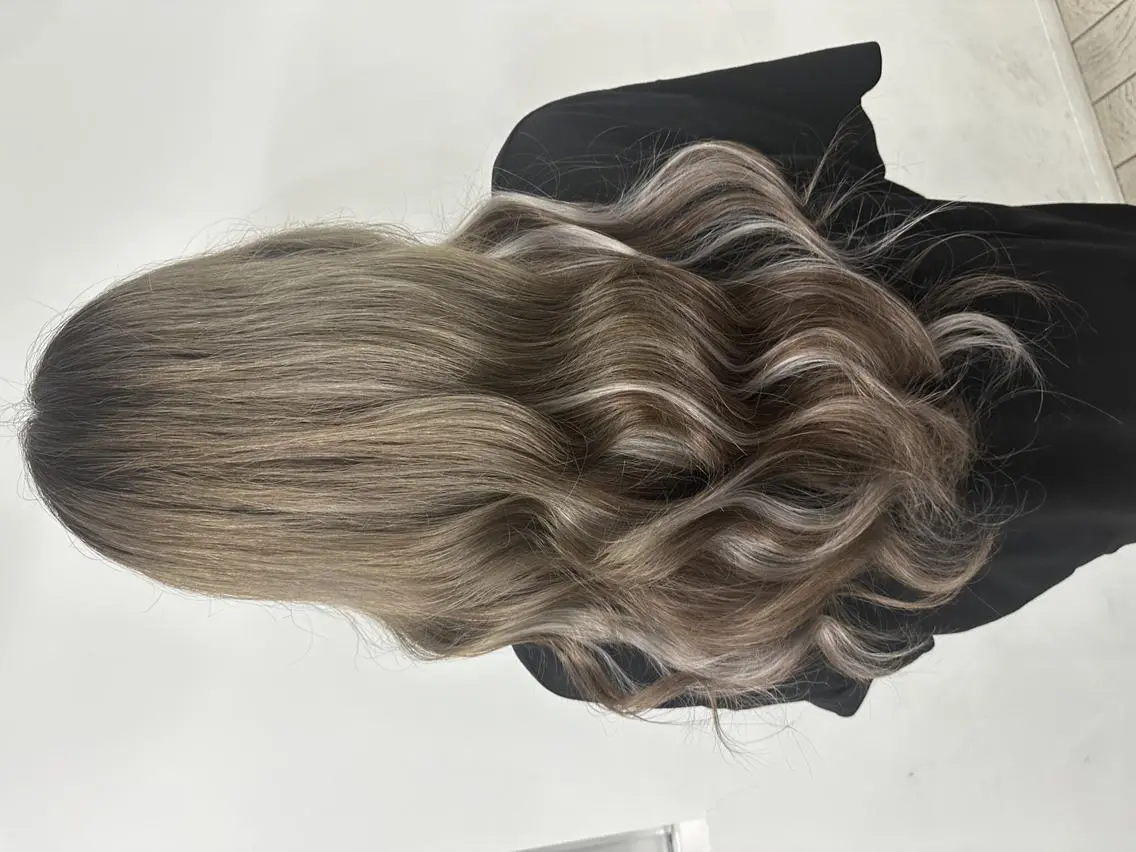ロング カラー ヘアアレンジ シールエクステ アディクシーカラー バレイヤージュ ブリーチ ケアブリーチ MISAKIエクステ ブリーチ\5900のヘアスタイル