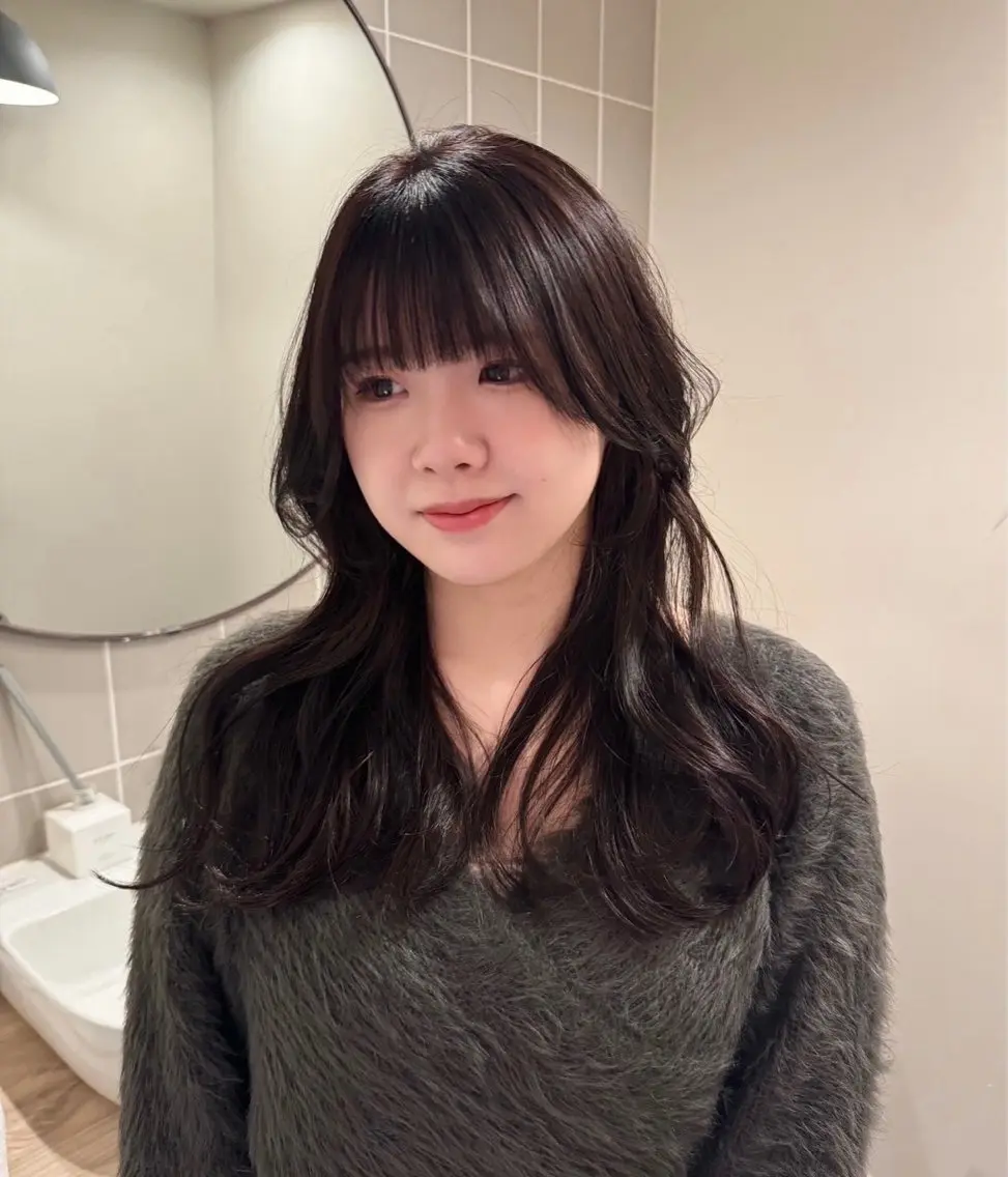 セミロング くびれヘア 顔周りカット レイヤーカット 梨澤 百音のヘアスタイル