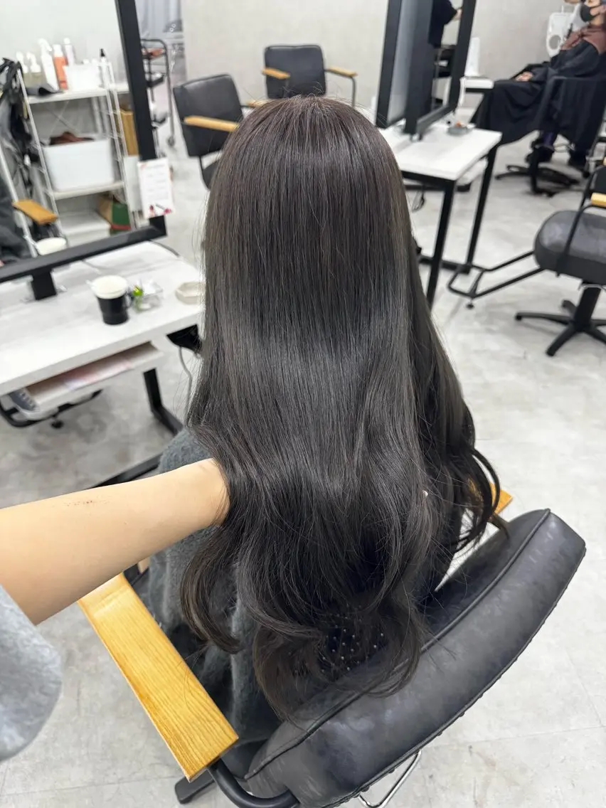 ロング カラー ベージュカラー ブリーチ ブラウンカラー ショコラブラウン ショコラグレージュ カット ヘアカラー トリートメント 赤み無し柔らかカラー 【梅田】madokaのヘアスタイル