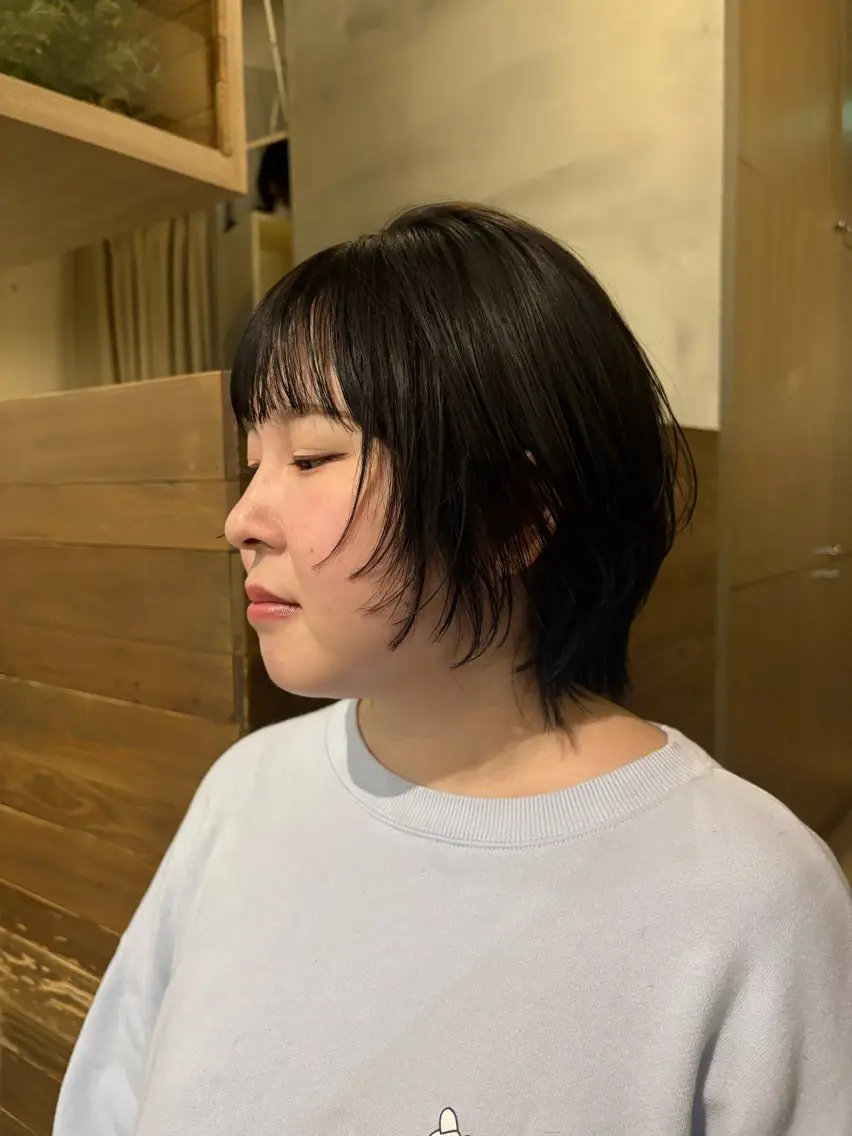 ショート カラー パーマ 顔まわりレイヤー レイヤーカット 小顔カット ウルフカット カット 抜け感レイヤーカット 🐄Hanakaのヘアスタイル