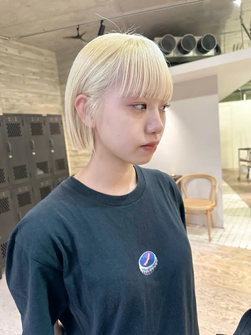 ショート カラー ハイトーンカラー ヘアカラー トリートメント kai .のヘアスタイル