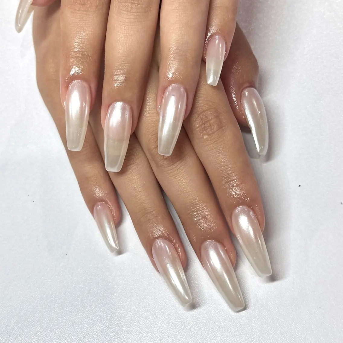 ネイル オーロラネイル ホワイト M-nail ／ KONOMIのネイルデザイン