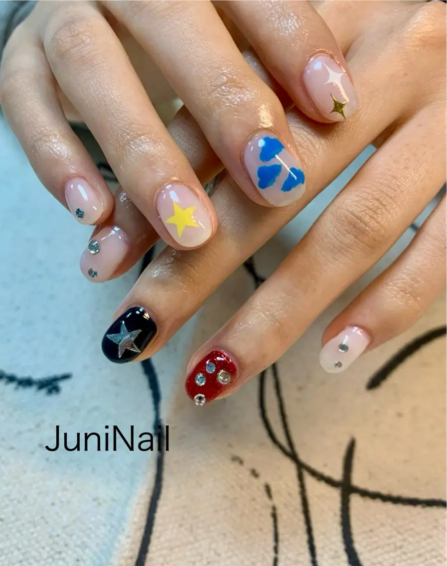 ネイル オーロラネイル クリアネイル 成人式 フラッシュネイル 氷ネイル・うるうるネイル ハンドネイル JuniNail 주니네일🇰🇷suのネイルデザイン