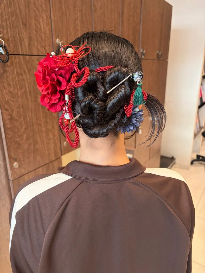 ヘアアレンジ ヘアセット ルナ|縮毛矯正 ×レイヤーカット🥝のヘアスタイル