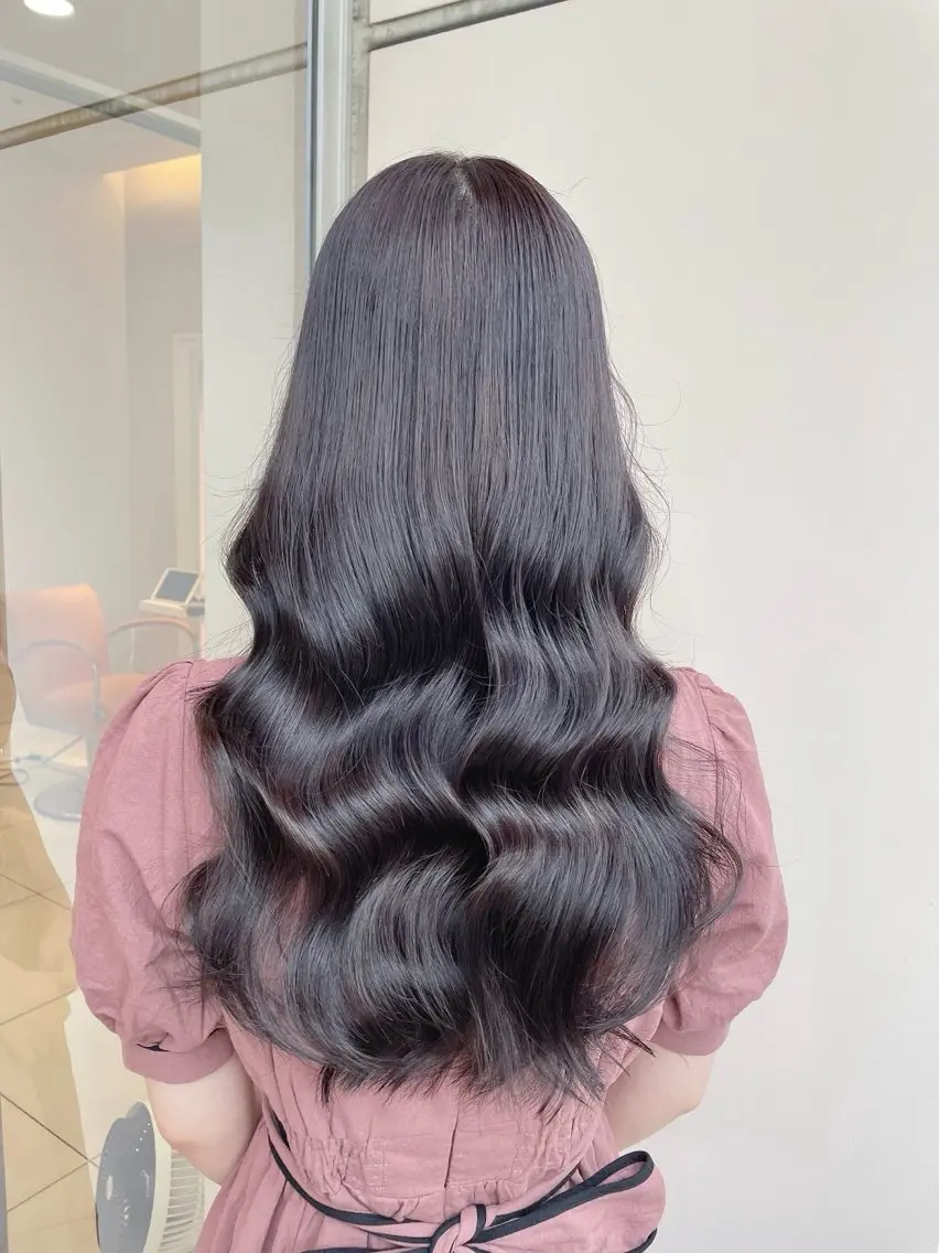 セミロング アイスグレージュ 岡田 大樹のヘアスタイル