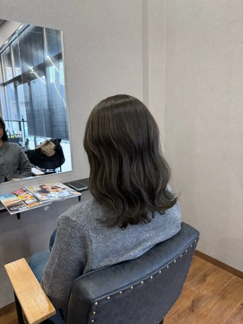 ロング カラー グレージュ ヘアカラー トリートメント 鵜飼 真伍のヘアスタイル
