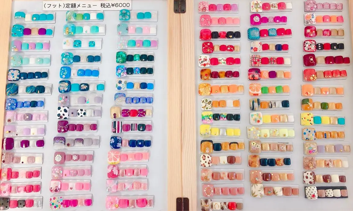 ネイル フットネイル フットネイル CROWN プライベートサロンのネイルデザイン