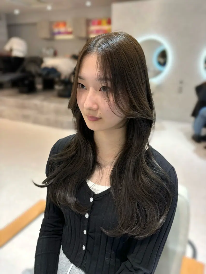 ロング カラー ヘアアレンジ グレージュ オリーブグレージュ オリーブグレー 韓国風ヘア レイヤーカット カット ヘアカラー トリートメント 韓国風レイヤーカット 💎髪質改善"yuiのヘアスタイル