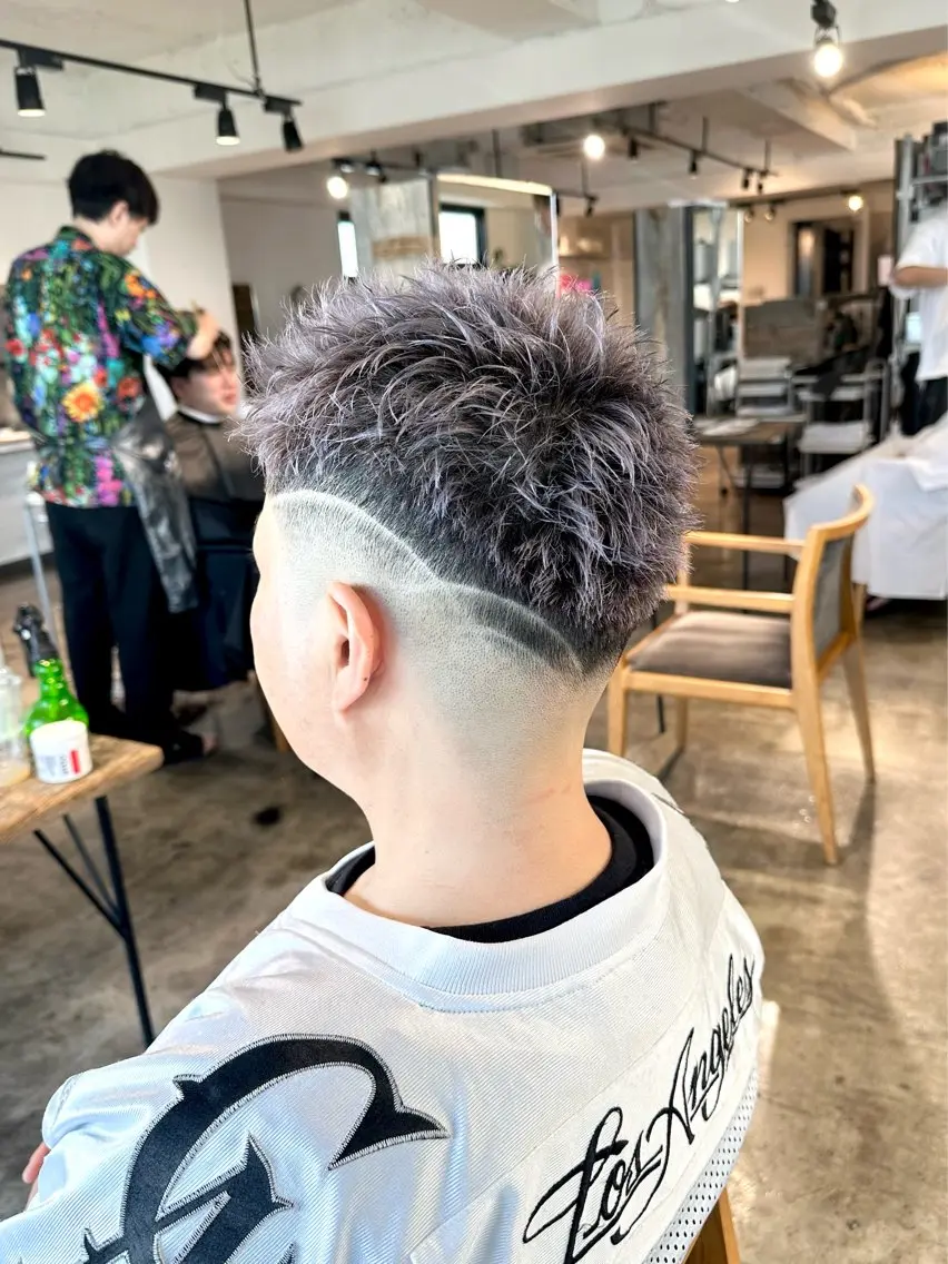 カラー メンズ フェードカット メンズパーマ スパイキーショート シルバー 骨格補正施術/メンズ 専門美容師/YUYAのヘアスタイル
