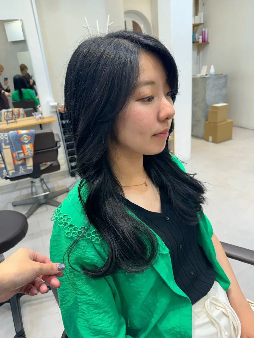 ロング カラー 黒髪 ブルーカラー ブルーブラック カット ヘアカラー トリートメント 似合う髪型が 分からない方へのヘアスタイル
