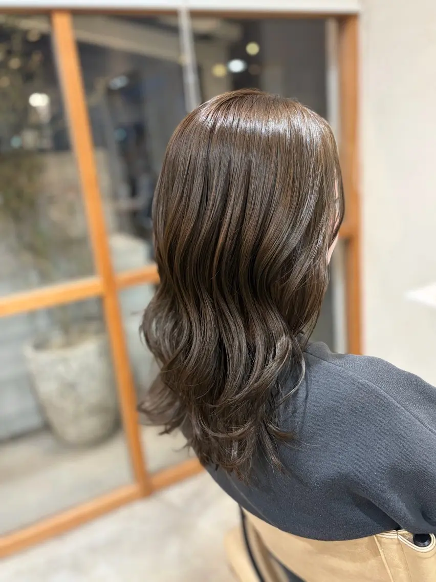 ロング カラー ベージュカラー ブリーチ ブリーチなしカラー オリーブベージュ ヘアカラー momoka オリーブ/ベージュのヘアスタイル