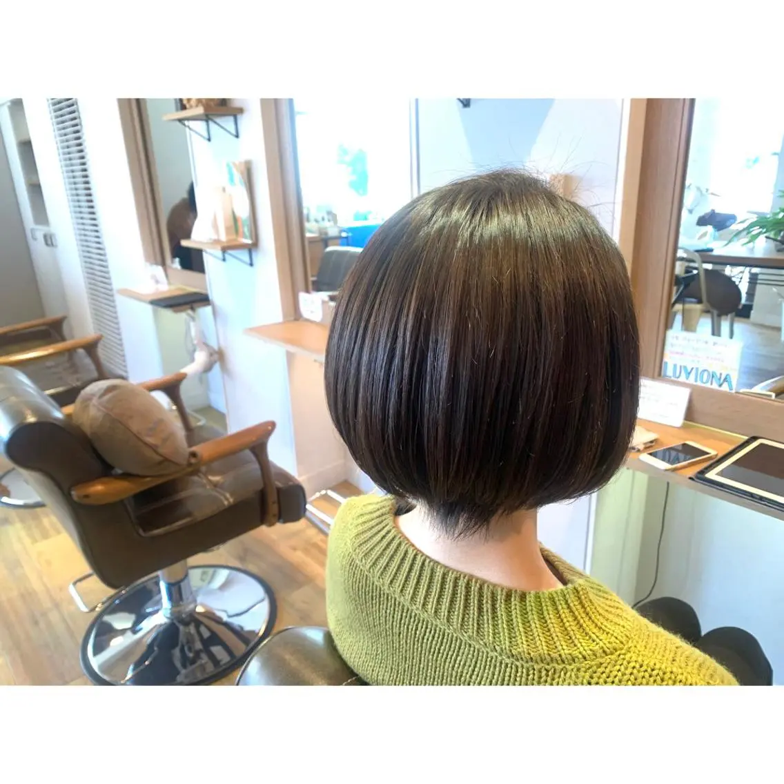 ショート カラー アッシュ ベージュカラー ツキダテ ユイのヘアスタイル