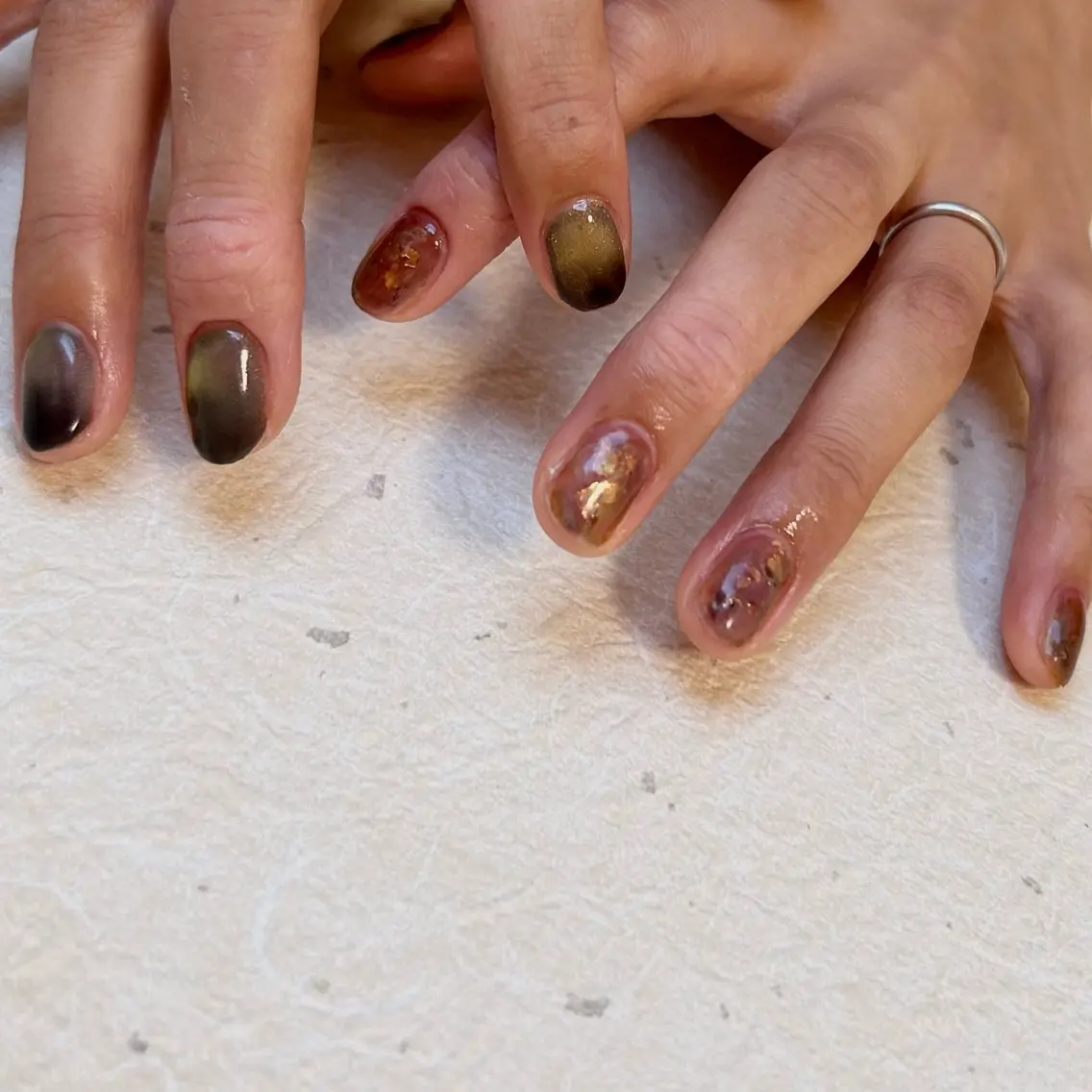ネイル ブラウン グラデーション ニュアンスネイル 黄色 nailsalon kiii'sのネイルデザイン