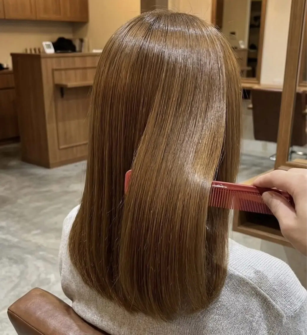 カラー 井上 萌のヘアスタイル