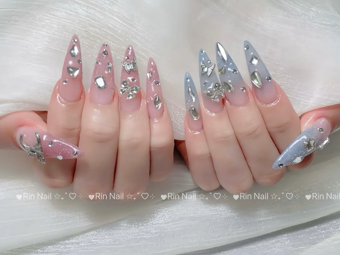 ネイル ブルー フラッシュネイル フラワーネイル ホログラムネイル キラキラネイル ハンドネイル Rin Nail 新大久保店のネイルデザイン