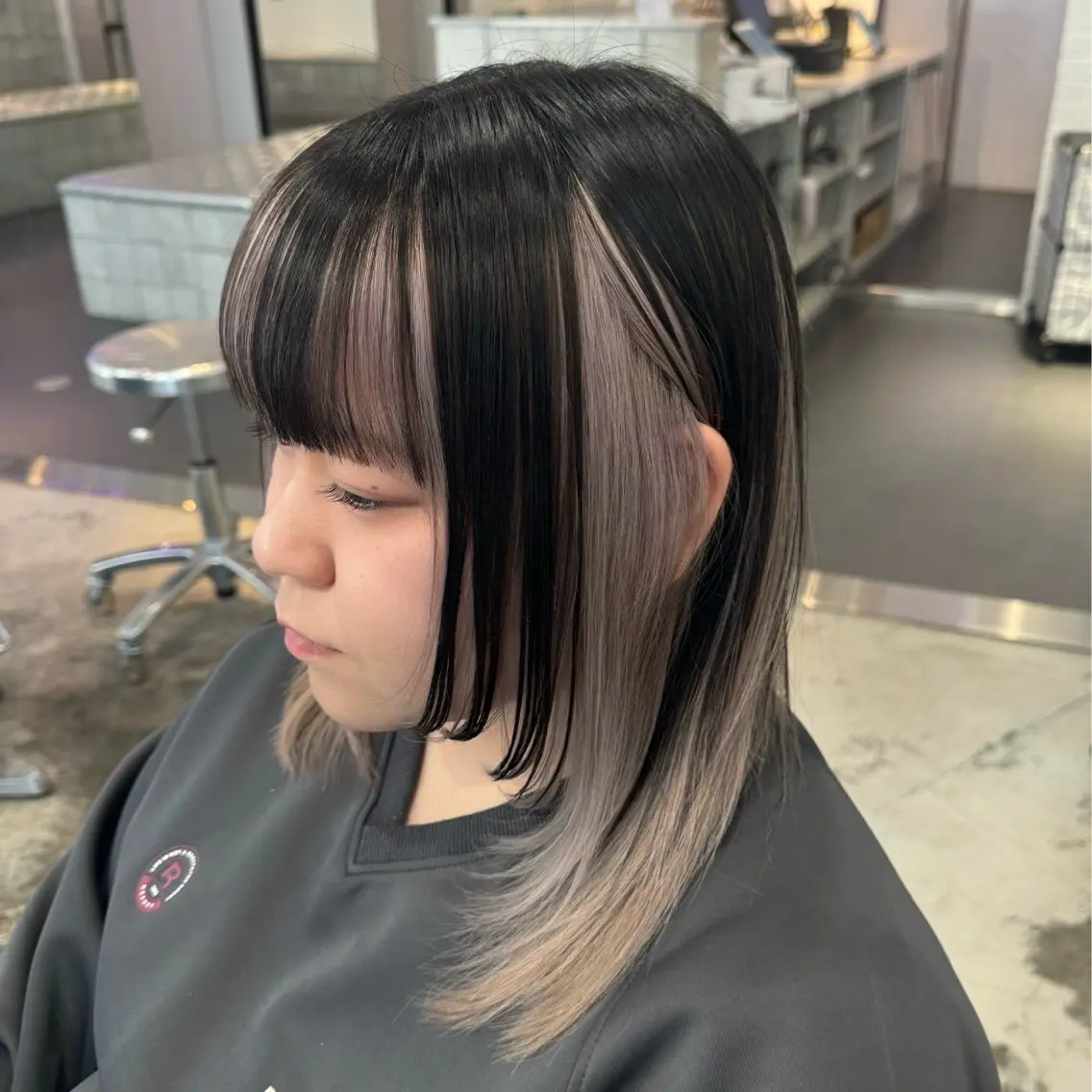 セミロング カラー ブリーチ ハイトーンカラー ヘアカラー トリートメント 🌼動き×透明感🩵 ハイトーン/ナナのヘアスタイル